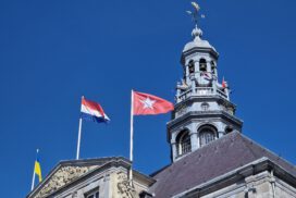 Stadhuis-00 _Vlag in top